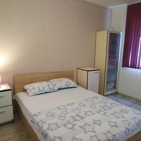 Cosy Central Apartment Varna Esterno foto