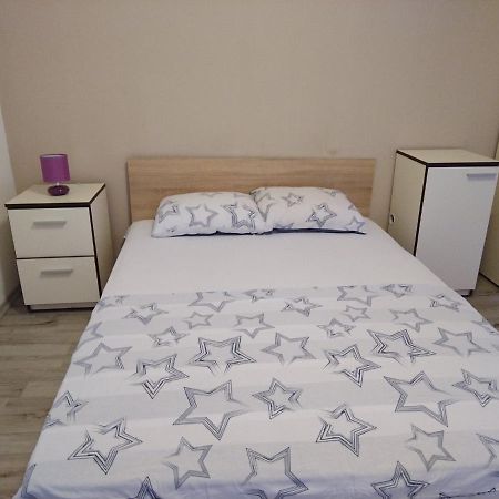 Cosy Central Apartment Varna Esterno foto