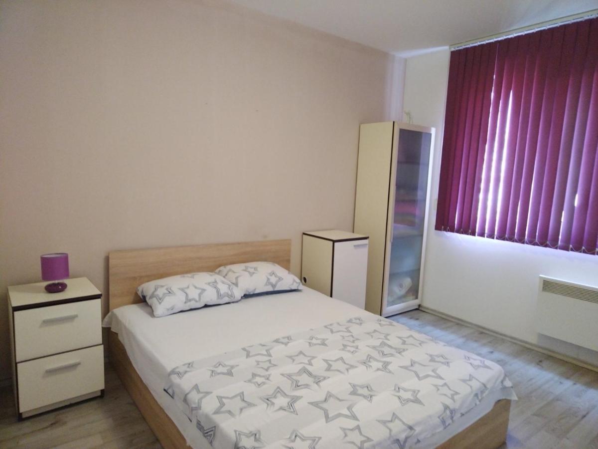 Cosy Central Apartment Varna Esterno foto