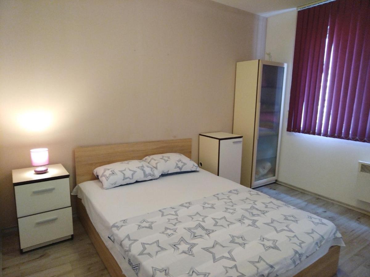 Cosy Central Apartment Varna Esterno foto